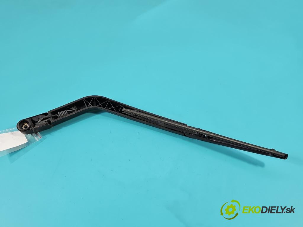 Suzuki Celerio 1.0 12V 68 HP manual 50 kW 998 cm3 5- rameno stieračov zadné