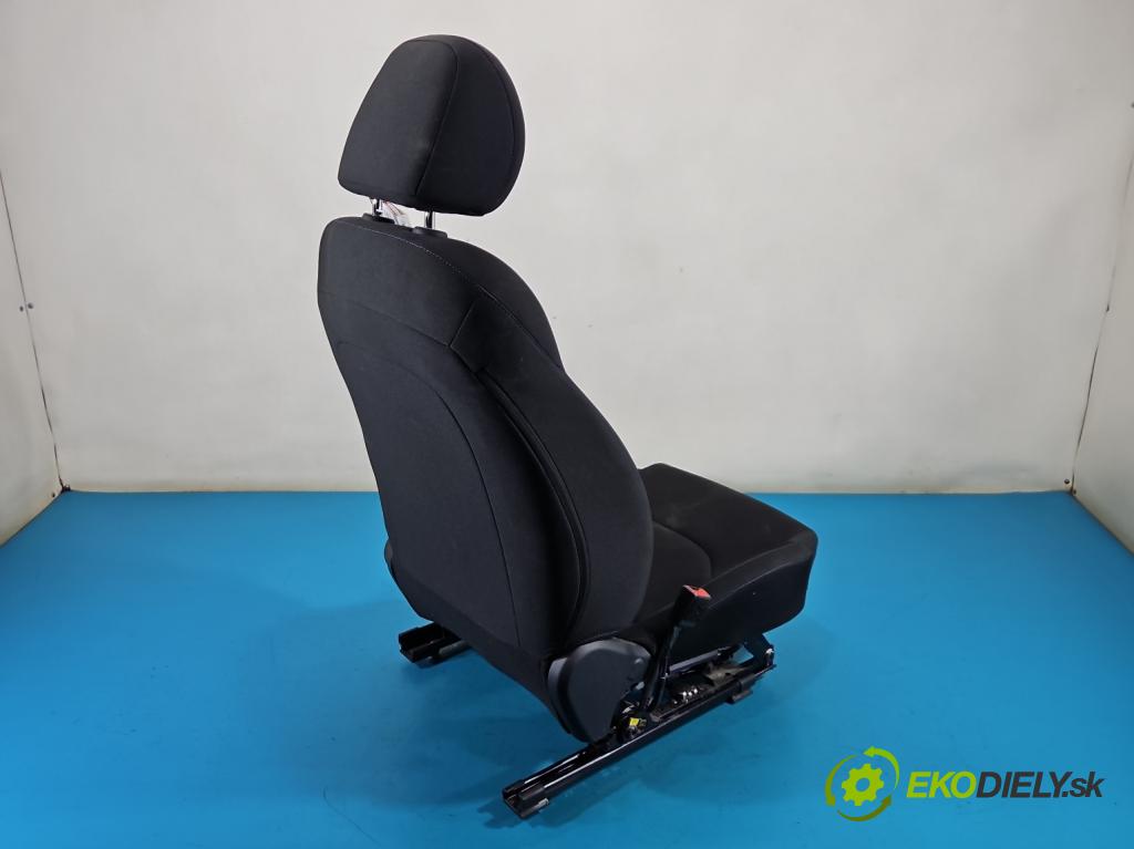 Hyundai I30 III 2016- 1.4 16V 100 HP manual 73.3 kW 1368 cm3 5- Sedačka ľavý  (Sedadlo)