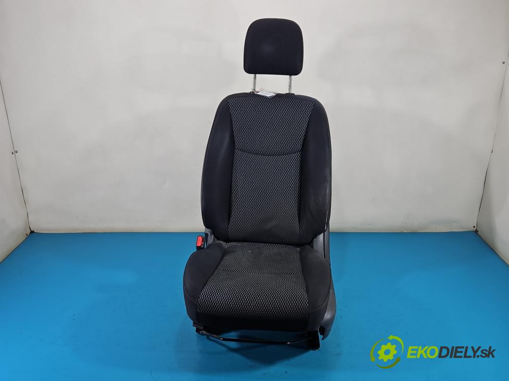 Nissan Pulsar 1.2 T 116 HP manual 85 kW 1197 cm3 5- Sedačka ľavý  (Sedadlo)