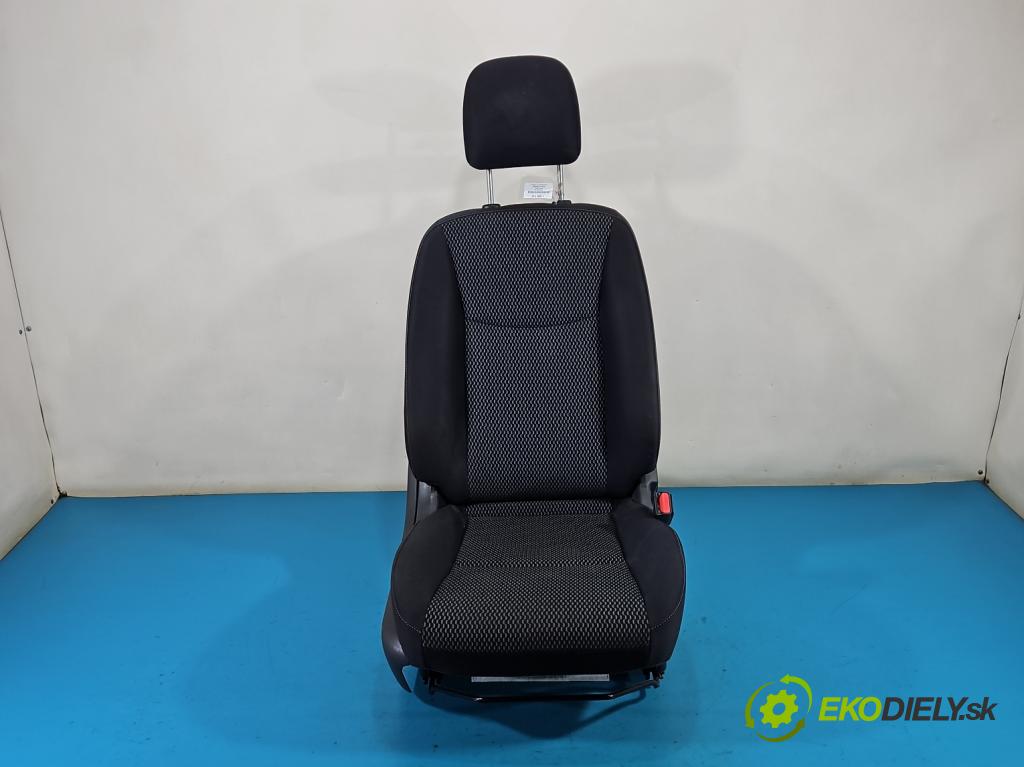 Nissan Pulsar 1.2 T 116 HP manual 85 kW 1197 cm3 5- Sedačka pravý  (Sedadlo)