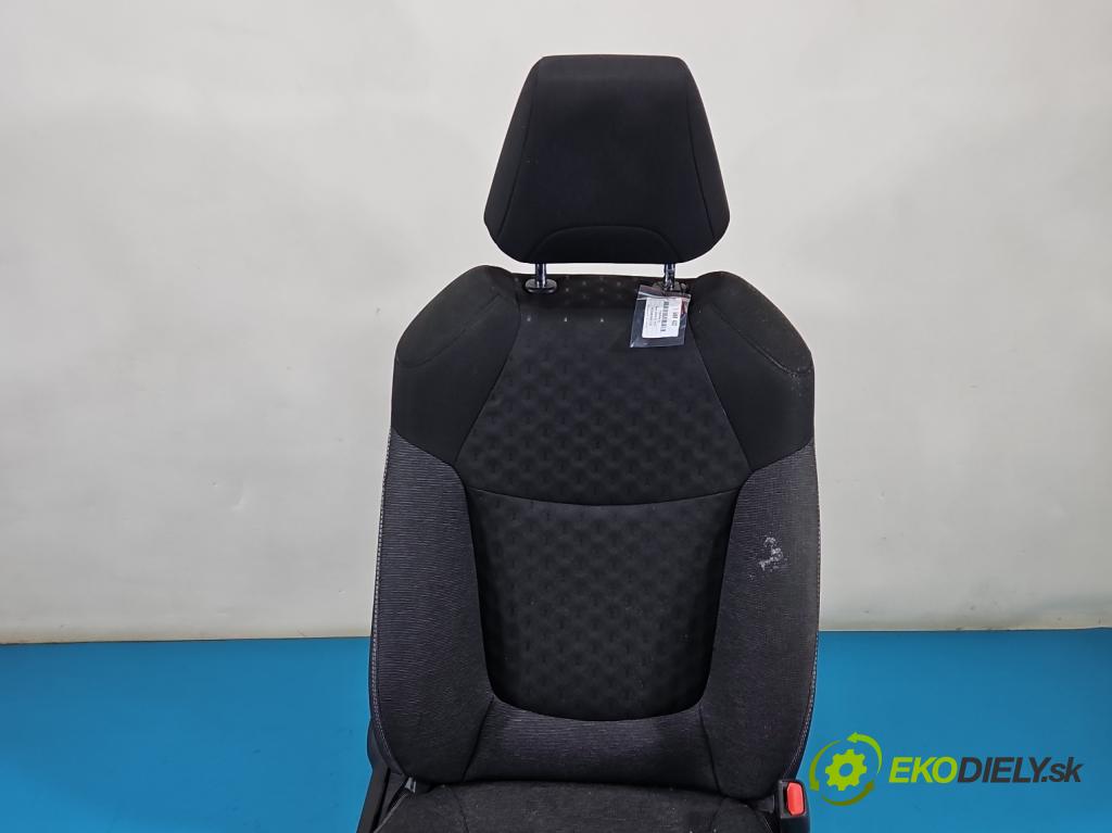 Toyota Corolla E21 2019- 1.8 16V 98 HP automatic 72 kW 1798 cm3 4- Sedačka pravý  (Sedadlo)