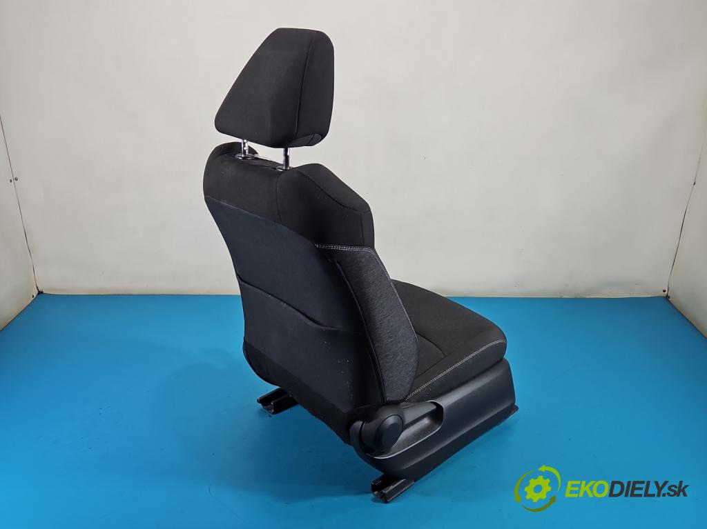 Toyota Corolla E21 2019- 1.8 16V 98 HP automatic 72 kW 1798 cm3 4- Sedačka pravý  (Sedadlo)
