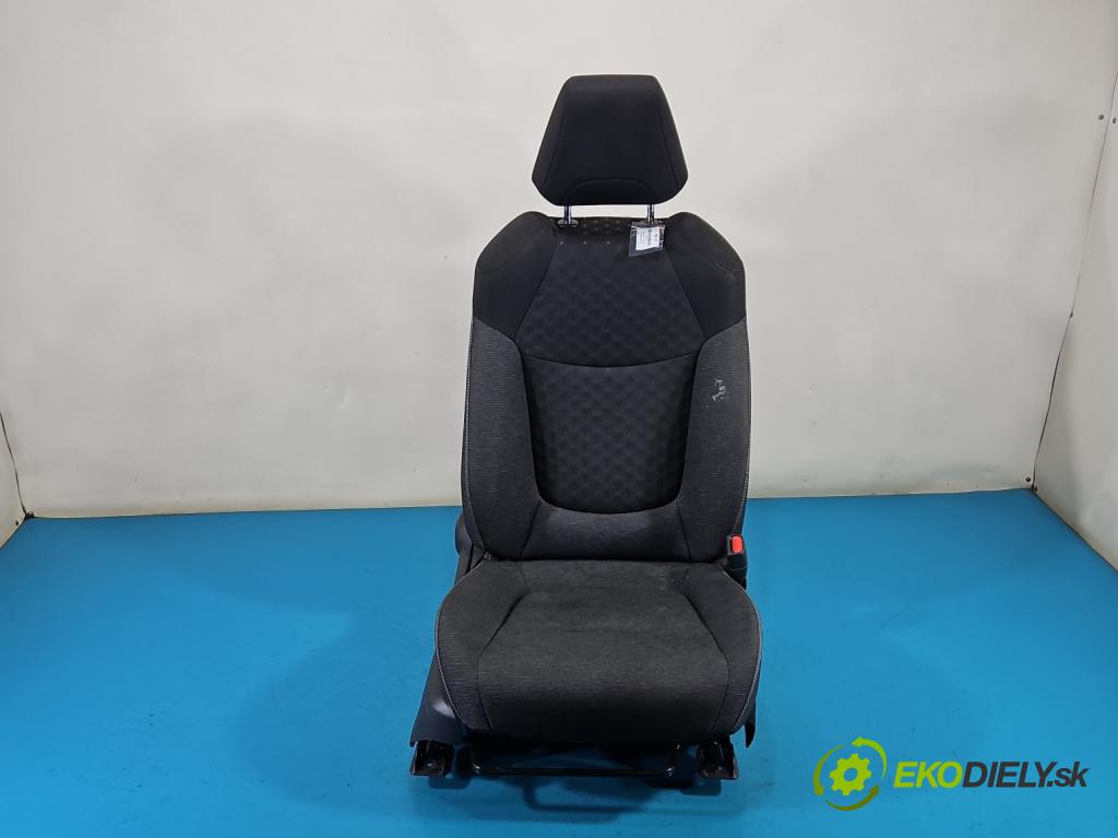 Toyota Corolla E21 2019- 1.8 16V 98 HP automatic 72 kW 1798 cm3 4- Sedačka pravý  (Sedadlo)