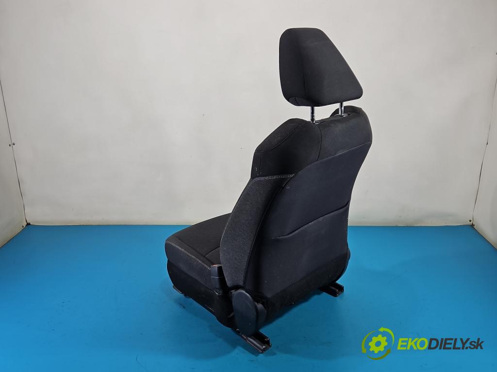 Toyota Corolla E21 2019- 1.8 16V 98 HP automatic 72 kW 1798 cm3 4- Sedačka pravý  (Sedadlo)