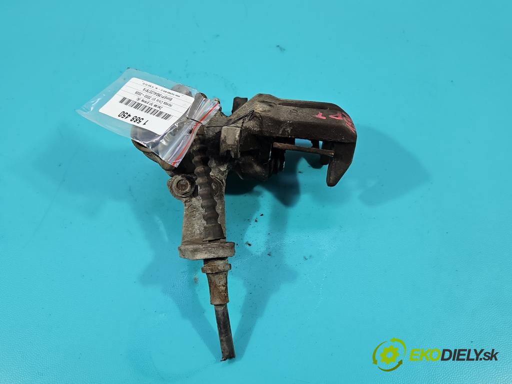 Honda Civic VII 2000-2006 1.4 16V 90 HP manual 66 kW 1396 cm3 3- brzdič zadné pravý  (Kľučka dverí ostatné)