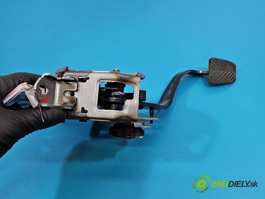 Hyundai I30 III 2016- 1.4 16V 100 HP manual 73.3 kW 1368 cm3 5- pedále ostatné 32802-G4LE0