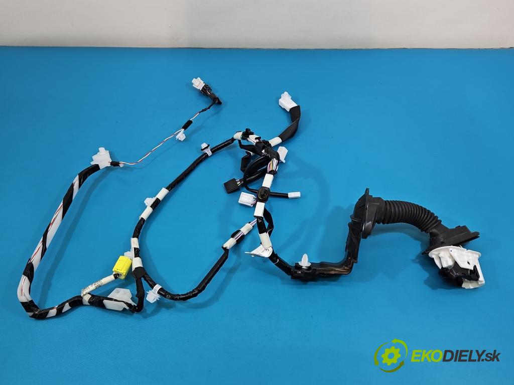 Toyota C-HR I 2016-2023 2.0 16V 152KM automatic 112 kW 1987 cm3 5- Balíček: dveře přední pravých AB151-F4D20