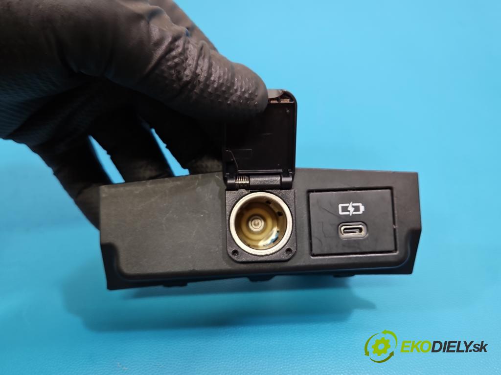 Toyota Corolla E21 2019- 1.8 16V 98 HP automatic 72 kW 1798 cm3 4- zásuvka USB 58911-02380