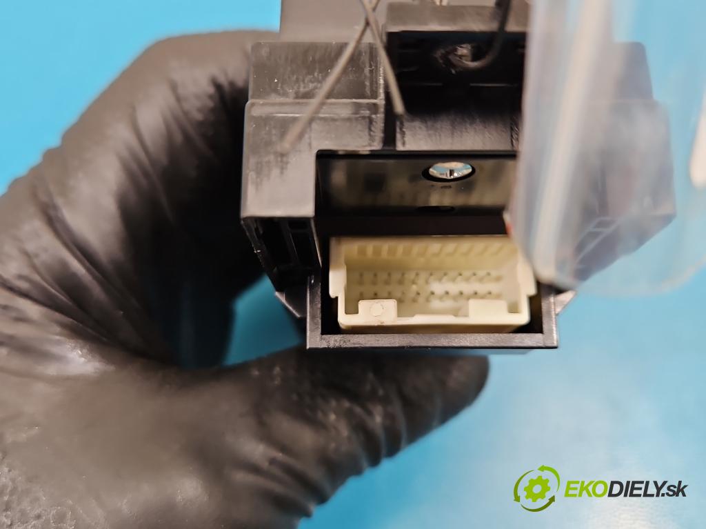Toyota C-HR I 2016-2023 2.0 16V 152KM automatic 112 kW 1987 cm3 5- prepínač okien spätných zrkadiel 84040-F4090