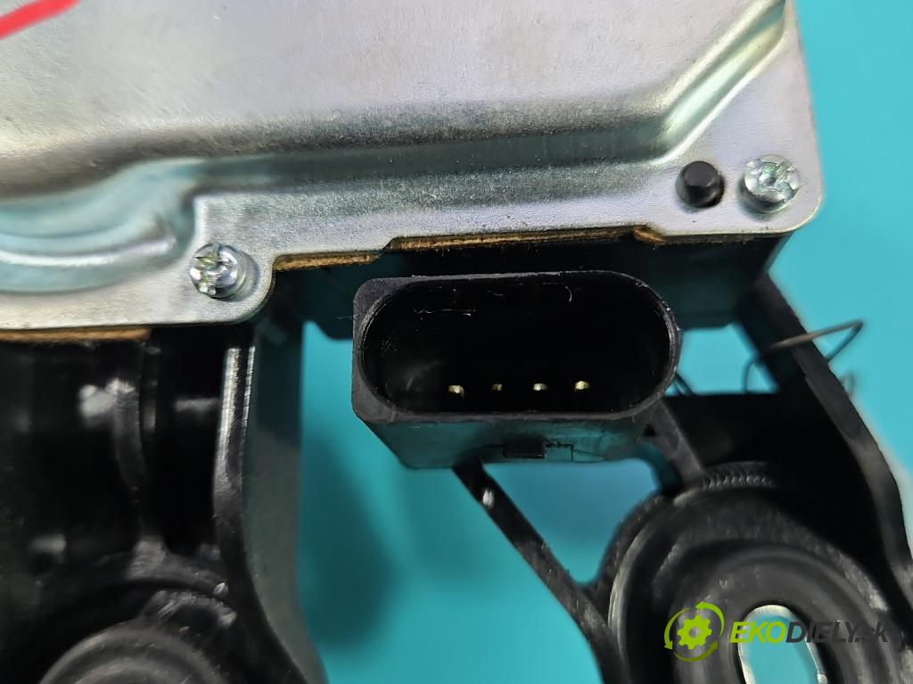 Vw Golf plus 1.9 tdi 90 HP manual 66 kW 1896 cm3 5- motor stieračov zadné CWM10306AS