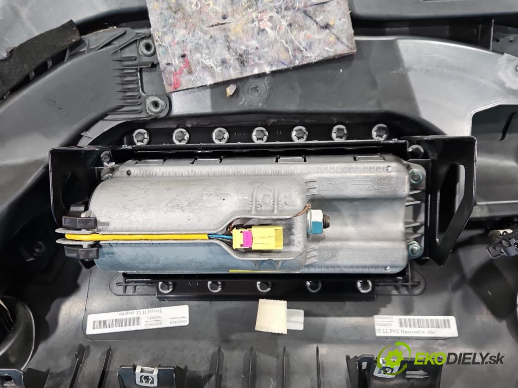 Audi A3 8P 2003-2012 1.9 tdi 105 HP manual 77 kW 1896 cm3 3- kokpit,pristrojová doska rozdeľovacia
