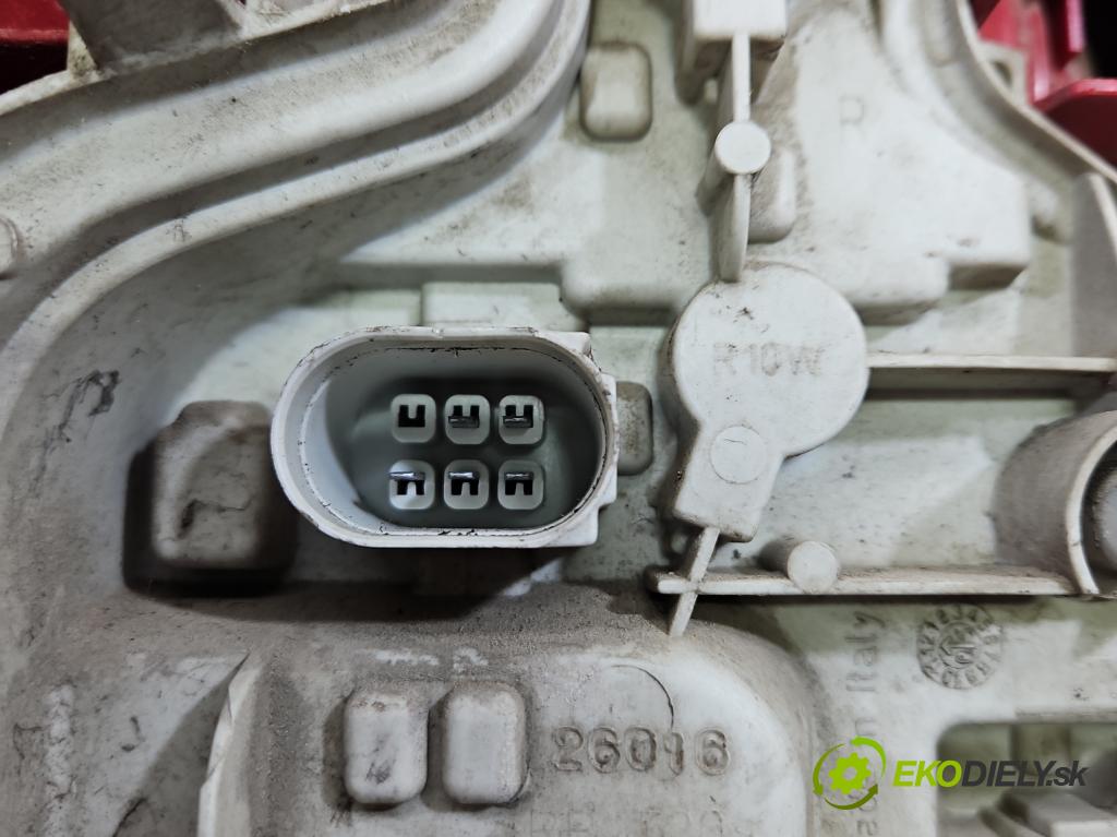 Audi A3 8P 2003-2012 1.9 tdi 105 HP manual 77 kW 1896 cm3 3- svetlo / reflektor zadné pravé 8P0945096 (Kľučka dverí ostatné)