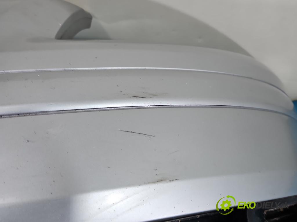 Audi A3 8P 2003-2012 1.9 tdi 105 hp manual 77 kW 1896 cm3 3- nárazník přední  (Klika dveří ostatní)