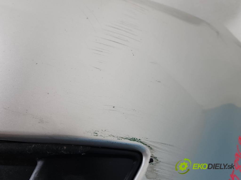 Toyota Corolla E12 2001-2009 1.6 vvti 110 HP manual 81 kW 1598 cm3 3- nárazník predné  (Kľučka dverí ostatné)