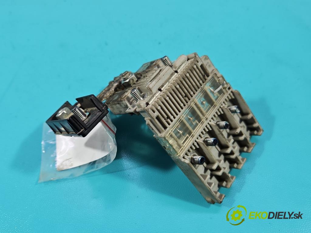 Citroen C-Crosser 2007-2012 2.2 hdi 156 hp manual 115 kW 2179 cm3 5- kontakt plusová