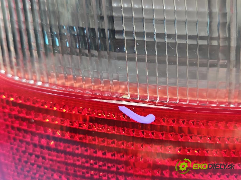 Audi A6 C5 1997-2004 2.4 V6 165 HP manual 121 kW 2393 cm3 4- svetlo / reflektor zadné ľavé  (Kľučka dverí ostatné)