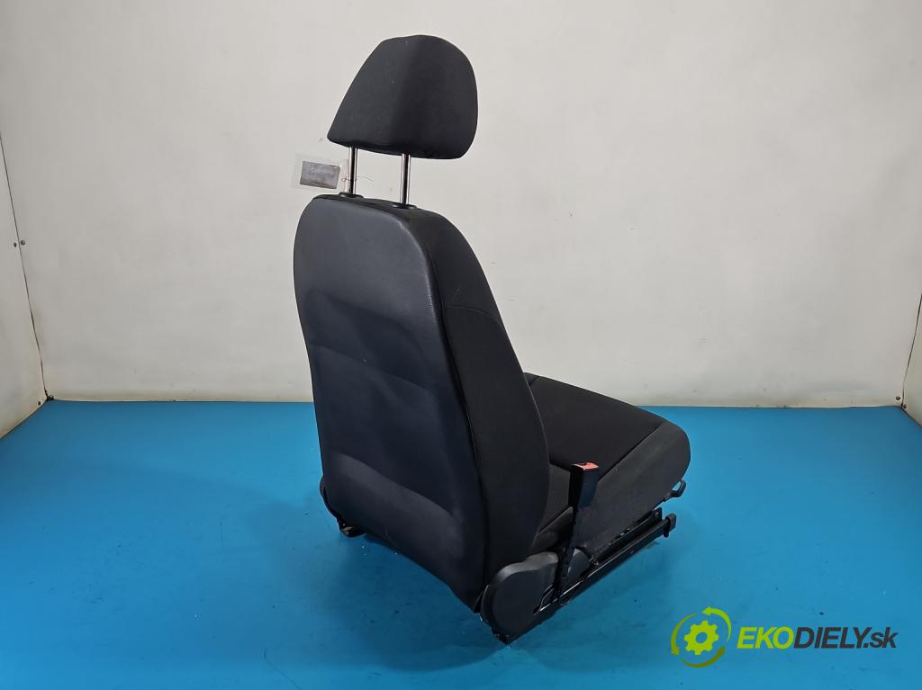 Vw Golf plus 1.4 16V 80 HP manual 59 kW 1390 cm3 5- Sedačka ľavý  (Sedadlo)