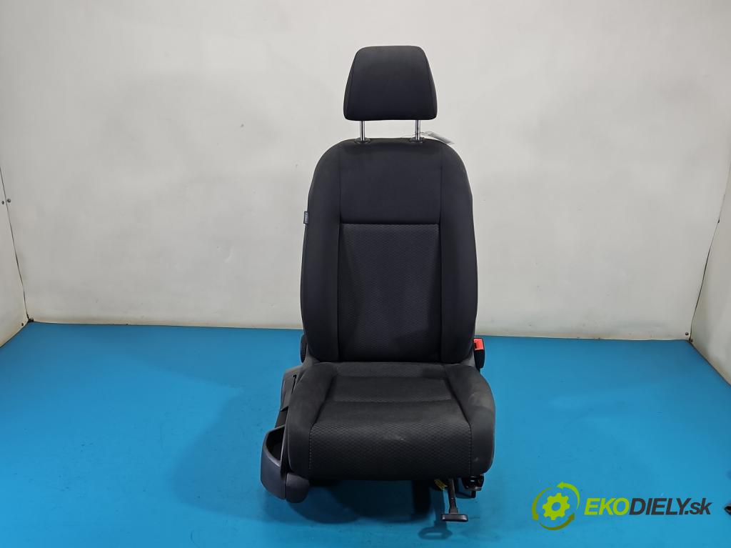 Vw Golf plus 1.4 16V 80 HP manual 59 kW 1390 cm3 5- Sedačka pravý  (Sedadlo)