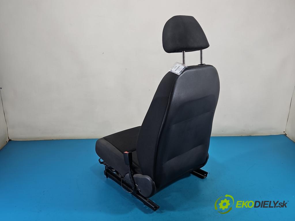 Vw Golf plus 1.4 16V 80 HP manual 59 kW 1390 cm3 5- Sedačka pravý  (Sedadlo)