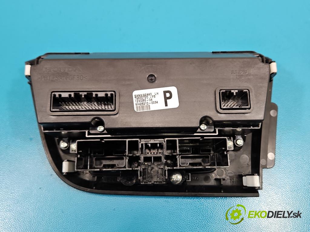 Honda Civic IX 2011-2017 1.8 16V 141 HP manual 104 kW 1798 cm3 5- panel kúrenia 79600TV0-F5