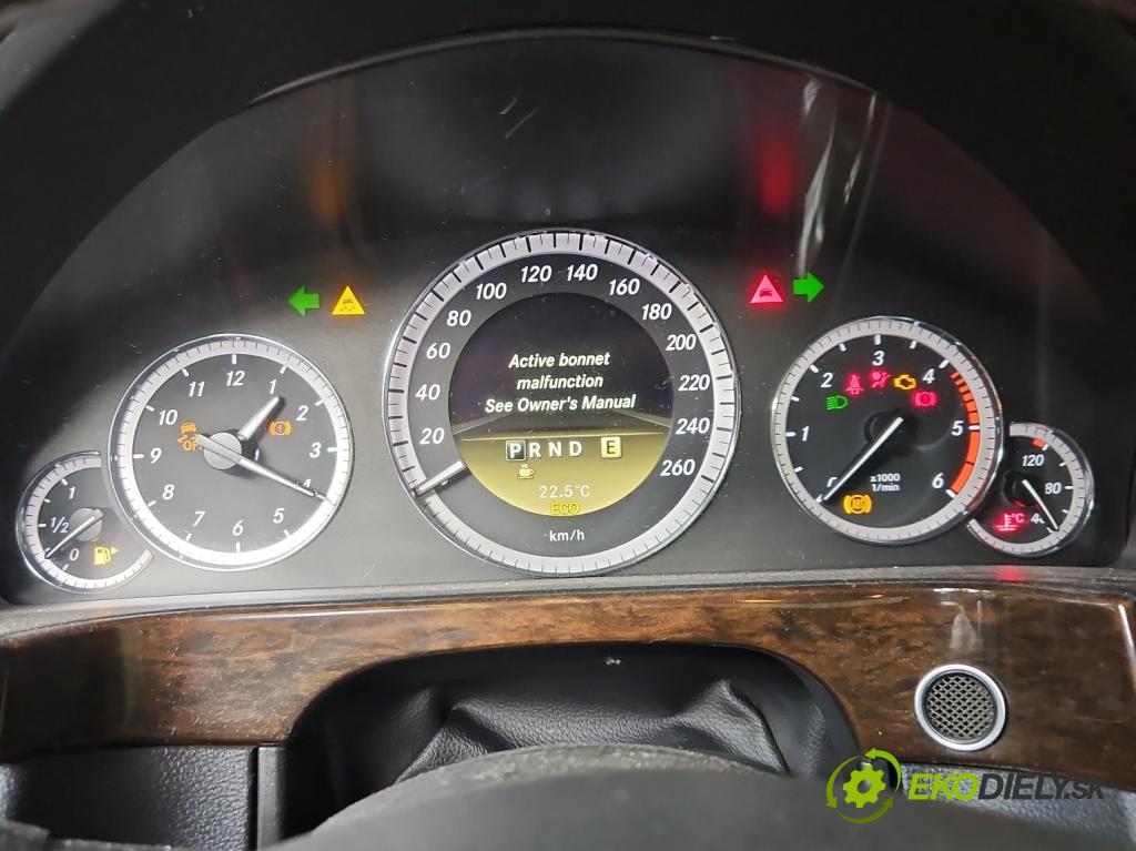 Mercedes E W212 2009-2016 2.2 CDI 136hp automatic 100 kW 2143 cm3 4- Přístrojová deska A2129003313 (Přístrojová deska)
