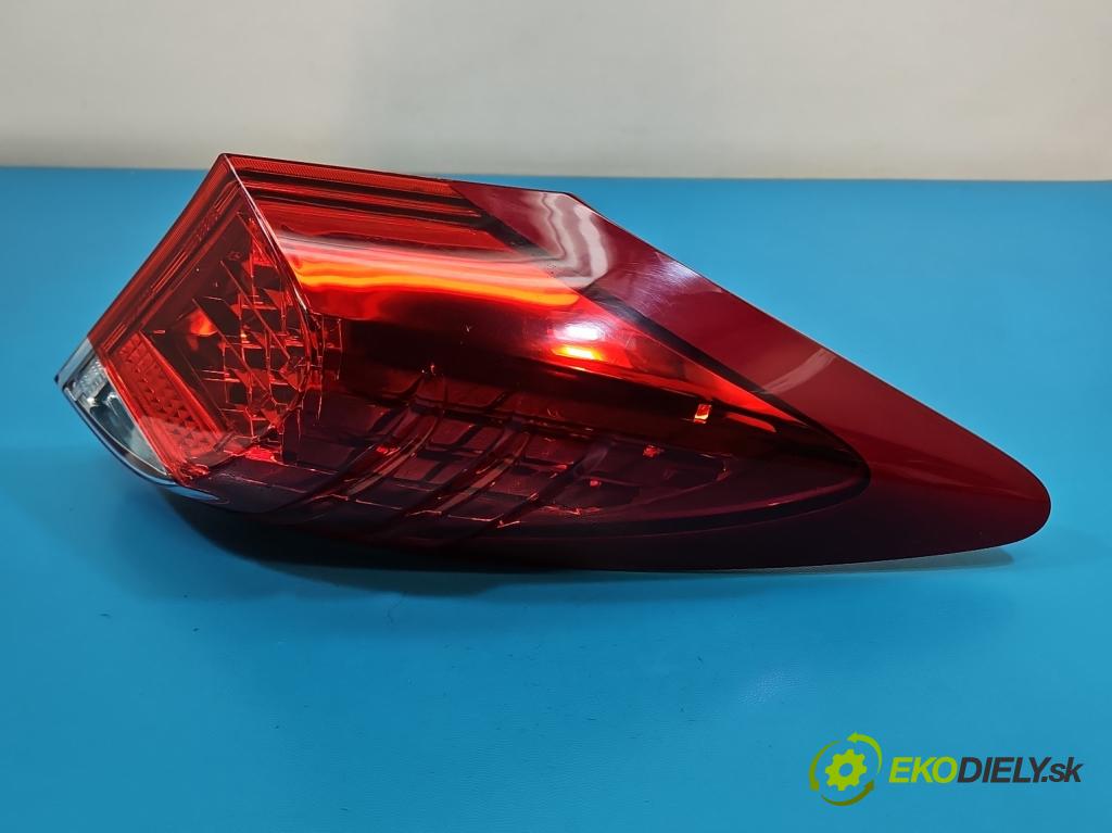 Honda Civic IX 2011-2017 1.8 16V 141 HP manual 104 kW 1798 cm3 5- svetlo / reflektor zadné pravé  (Kľučka dverí ostatné)