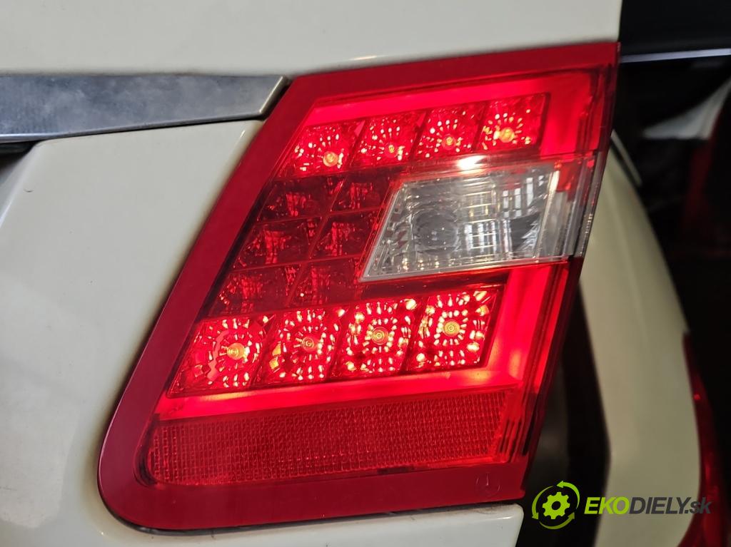 Mercedes E W212 2009-2016 2.2 CDI 136hp automatic 100 kW 2143 cm3 4- světlo zadní pravé A2129060458 (Klika dveří ostatní)