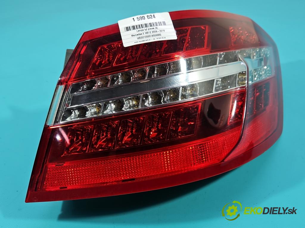 Mercedes E W212 2009-2016 2.2 CDI 136 HP automatic 100 kW 2143 cm3 4- svetlo / reflektor zadné pravé A2129060658 (Kľučka dverí ostatné)