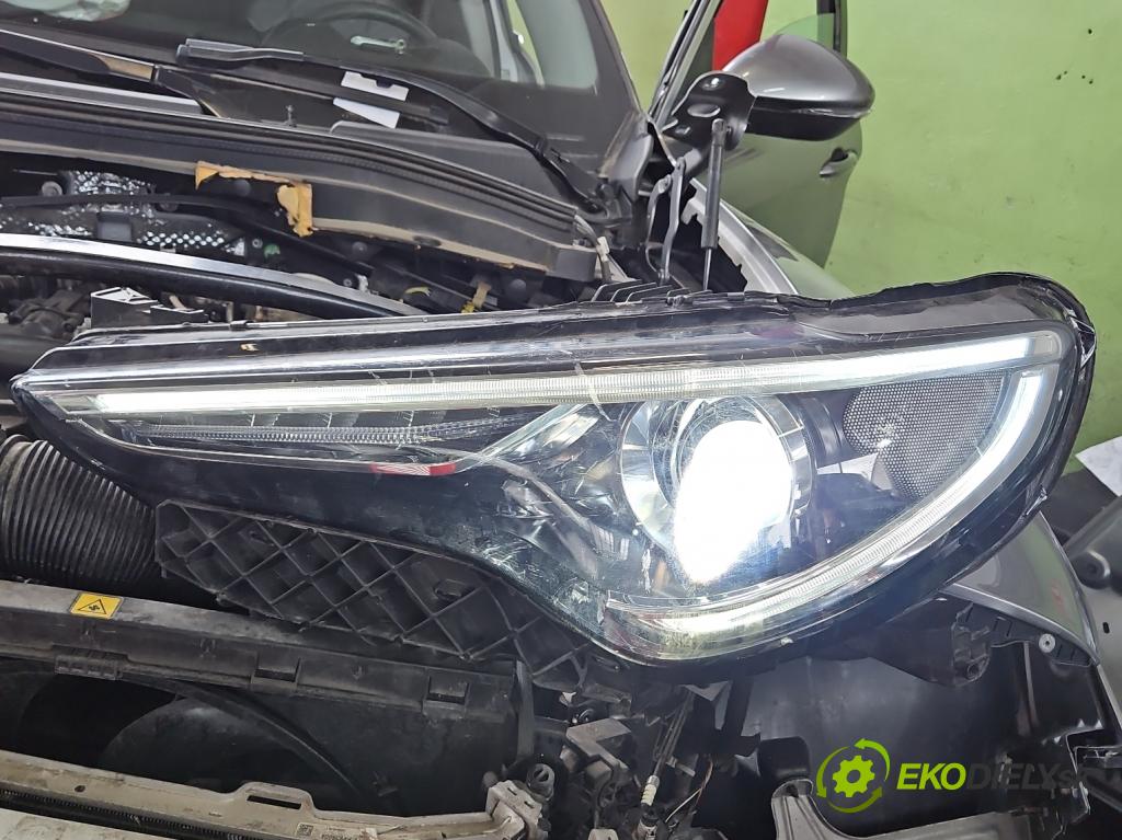 Alfa romeo Stelvio 2016- 2.0 T 280KM automatic 206 kW 1995 cm3 5- světlo levý  (Klika dveří ostatní)