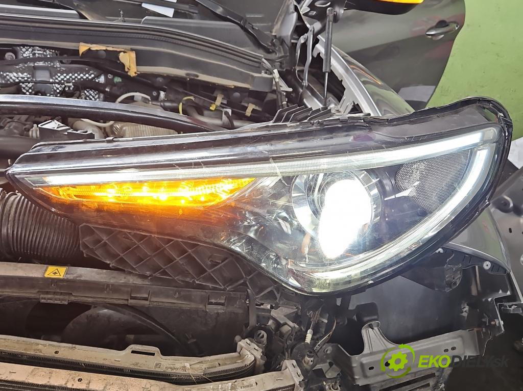 Alfa romeo Stelvio 2016- 2.0 T 280KM automatic 206 kW 1995 cm3 5- světlo levý  (Klika dveří ostatní)
