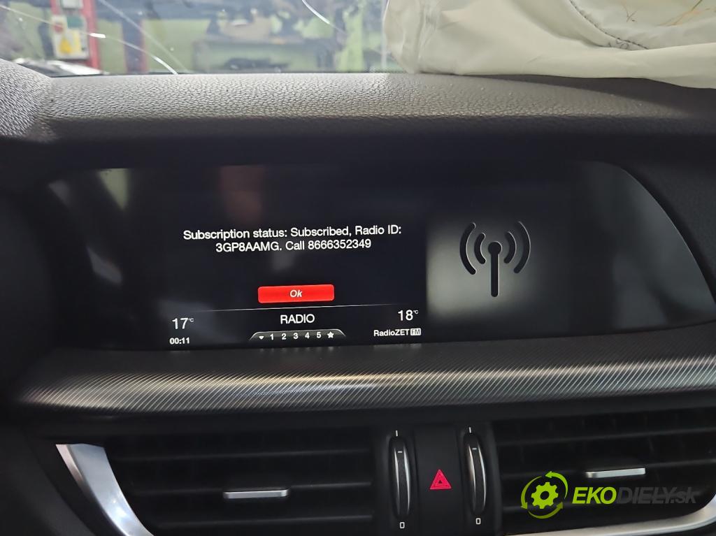 Alfa romeo Stelvio 2016- 2.0 T 280KM: automatic 206 kW 1995 cm3 5- Zobrazit: 503490010211 (Prístrojová doska)
