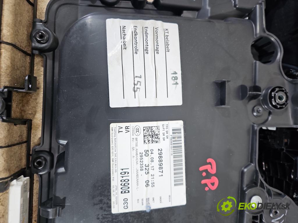 Bmw 5 G30 2017-2024 2.0d 190 HP automatic 140 kW 1995 cm3 5- Čalounictví: dvere predné pravé 2988987