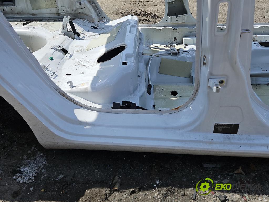 Skoda Fabia III 2014-2021 1.0 MPI 60 HP manual 44 kW 999 cm3 5- Práh: pravý (Karoséria ostatné)