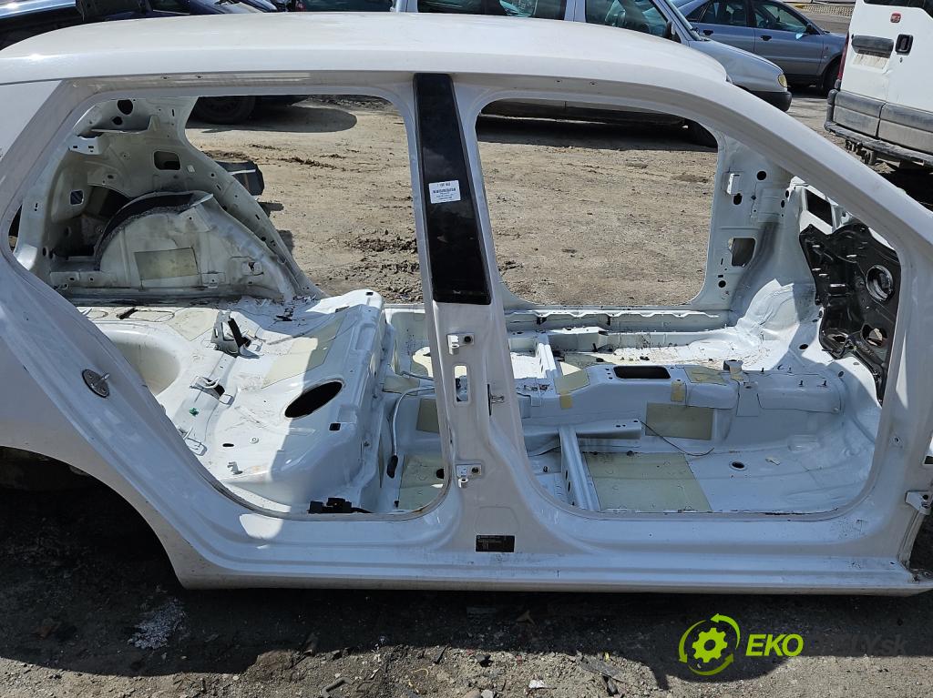 Skoda Fabia III 2014-2021 1.0 MPI 60 hp manual 44 kW 999 cm3 5- práh pravý  (Karoserie ostatní)
