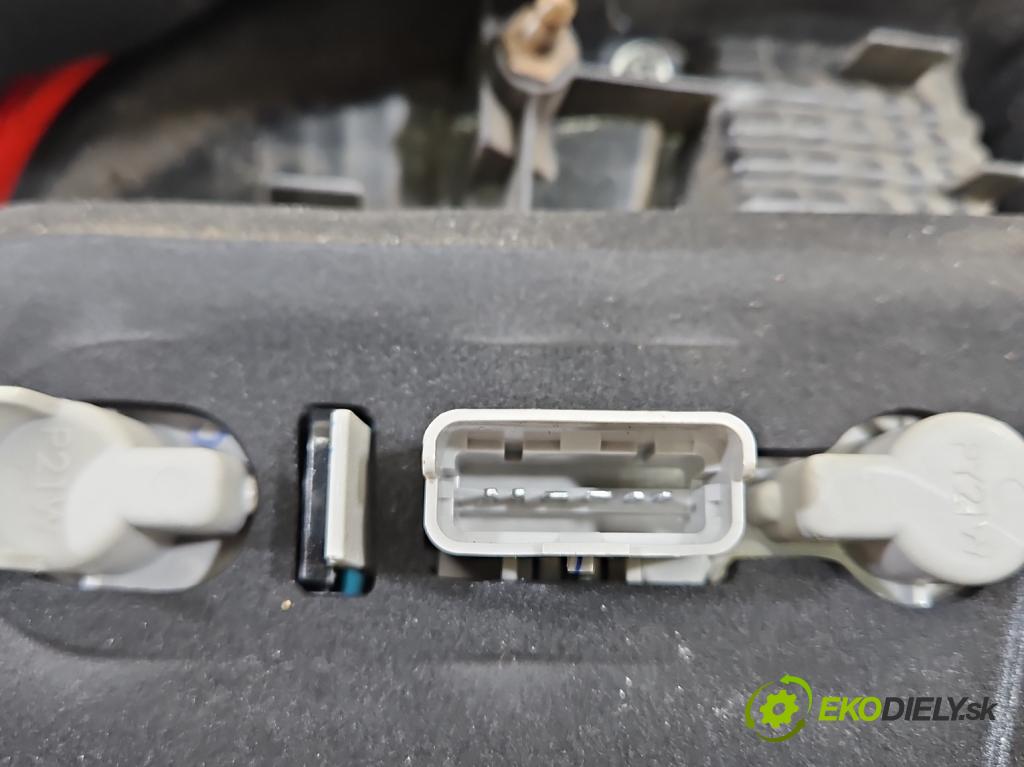 Nissan Micra K13 2010-2017 1.2 12V 80 HP manual 59 kW 1198 cm3 5- svetlo / reflektor zadné pravé 89050363 (Kľučka dverí ostatné)