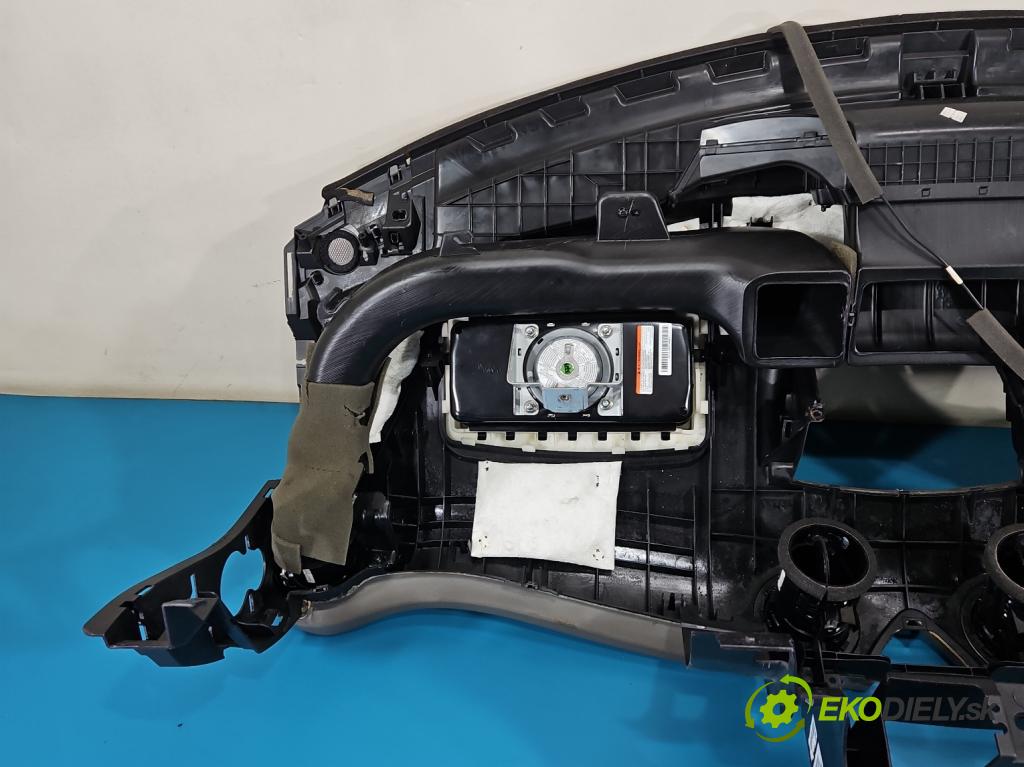 Renault Koleos I 2008-2016 2.0 dci 173KM manual 127 kW 1995 cm3 5- kokpit,pristrojová doska rozdeľovacia