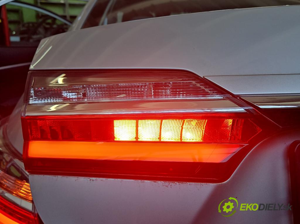 Toyota Corolla E16/E18  2013-2019 1.3 16V 99 HP manual 73 kW 1329 cm3 4- svetlo / reflektor zadné ľavé 81590-02A20 (Kľučka dverí ostatné)
