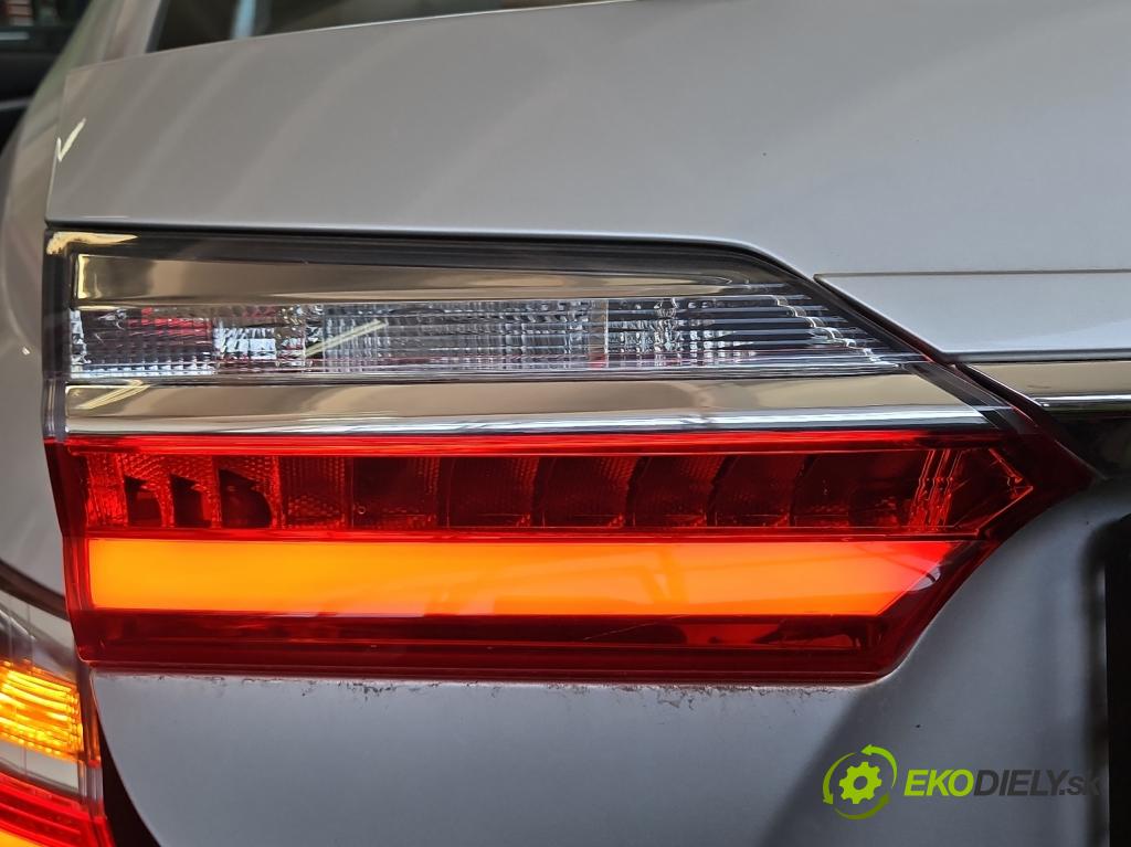 Toyota Corolla E16/E18  2013-2019 1.3 16V 99 HP manual 73 kW 1329 cm3 4- svetlo / reflektor zadné ľavé 81590-02A20 (Kľučka dverí ostatné)