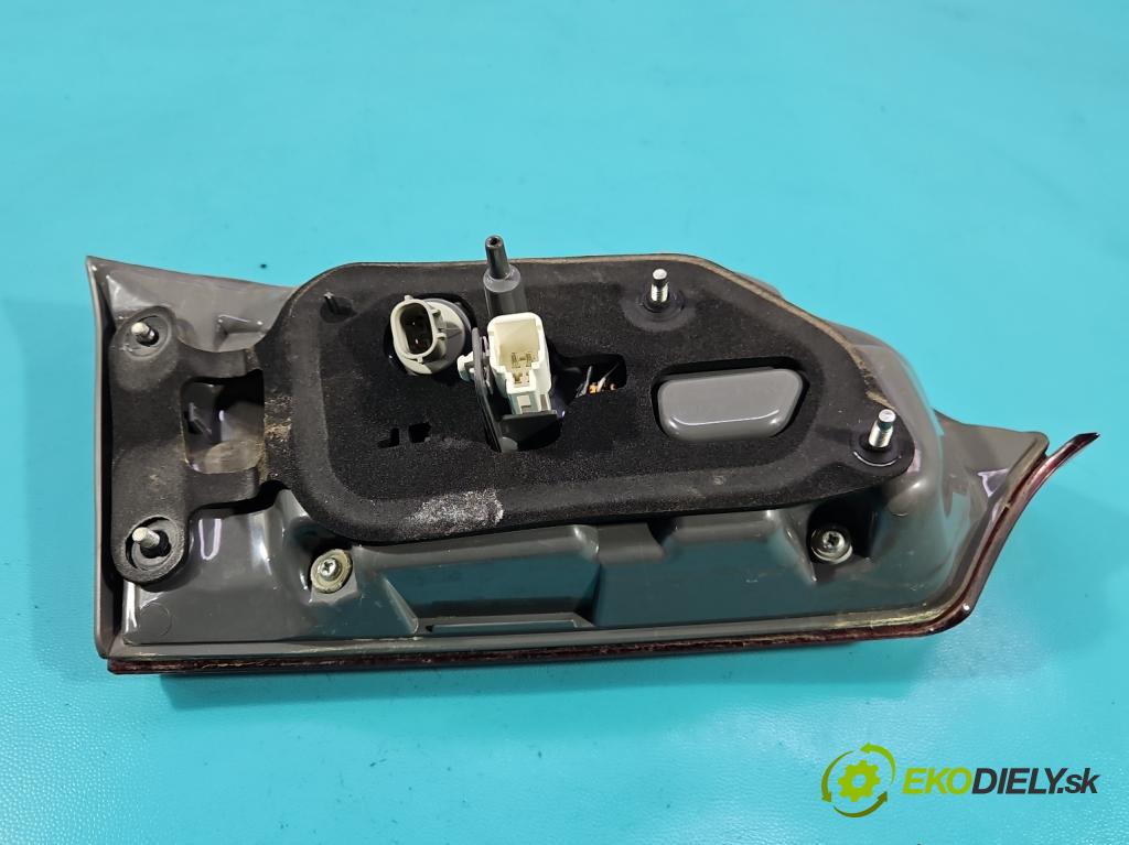 Toyota Corolla E16/E18  2013-2019 1.3 16V 99 HP manual 73 kW 1329 cm3 4- svetlo / reflektor zadné pravé 81580-02A30 (Kľučka dverí ostatné)