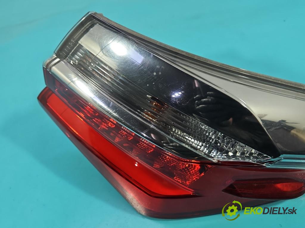 Toyota Corolla E16/E18 2013-2019 1.3 16V 99 HP manual 73 kW 1329 cm3 4- svetlo / reflektor zadné pravé 81550-02A80 (Kľučka dverí ostatné)