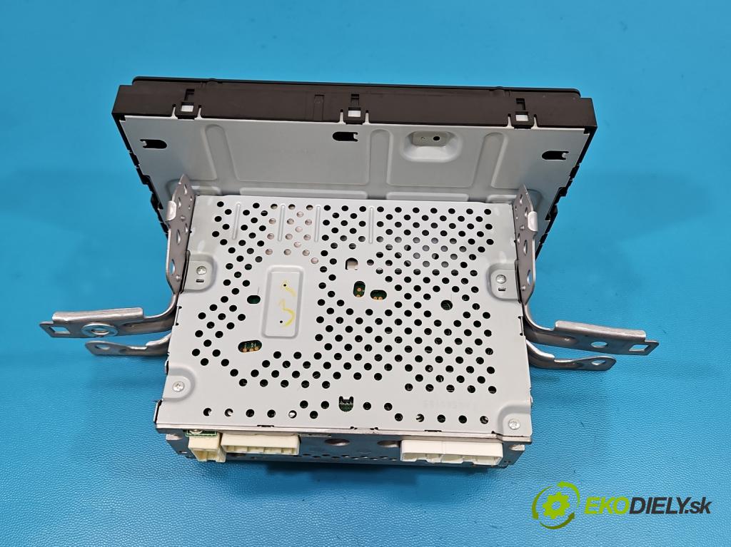 Toyota Corolla E16/E18  2013-2019 1.3 16V 99 HP manual 73 kW 1329 cm3 4- Radio originál 86120-02J90