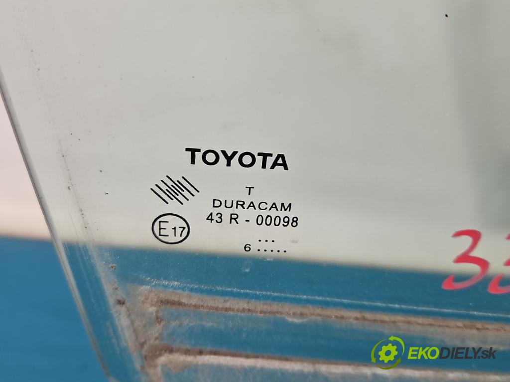 Toyota Corolla E16/E18  2013-2019 1.3 16V 99 HP manual 73 kW 1329 cm3 4- sklo dvere predné pravé