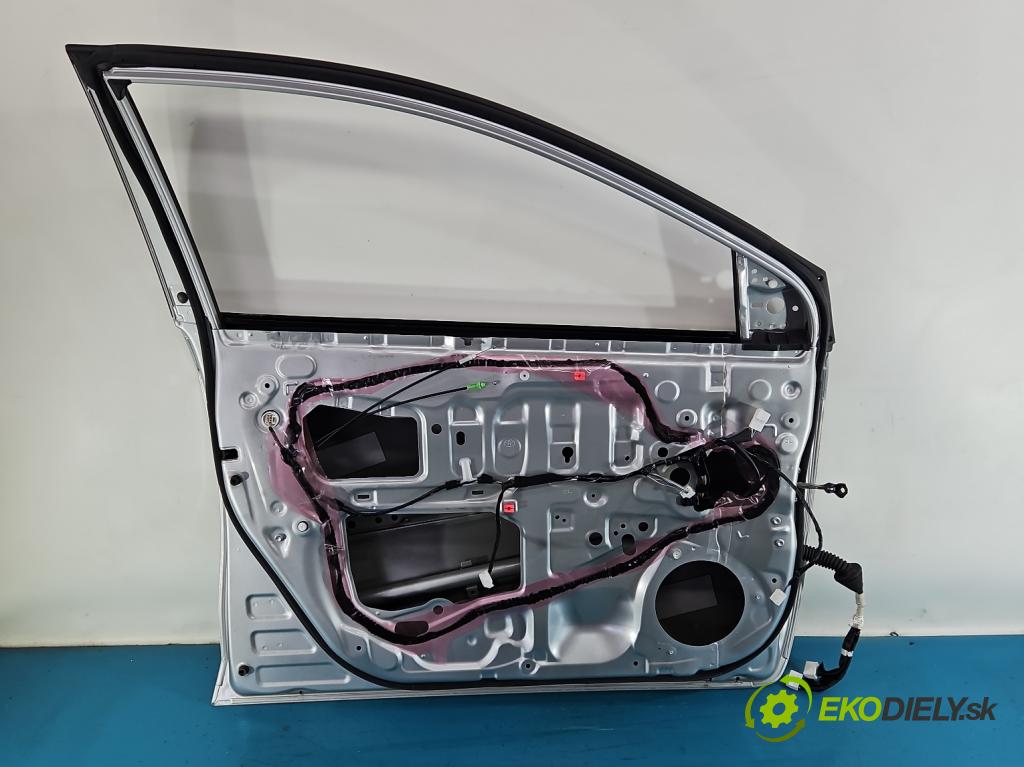 Toyota Corolla E16/E18  2013-2019 1.3 16V 99 hp manual 73 kW 1329 cm3 4- dveře přední levé  (Klika dveří ostatní)