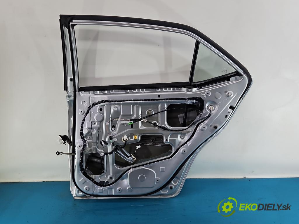 Toyota Corolla E16/E18  2013-2019 1.3 16V 99 hp manual 73 kW 1329 cm3 4- dveře zadní pravé  (Klika dveří ostatní)