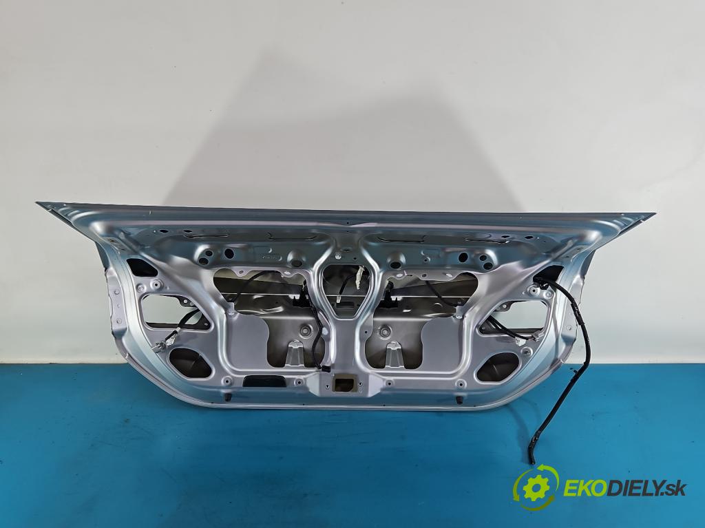 Toyota Corolla E16/E18  2013-2019 1.3 16V 99 HP manual 73 kW 1329 cm3 4- zadna kufor  (Kapota zadná (kufor))