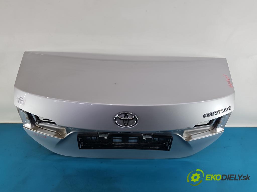 Toyota Corolla E16/E18  2013-2019 1.3 16V 99 HP manual 73 kW 1329 cm3 4- zadna kufor  (Kapota zadná (kufor))