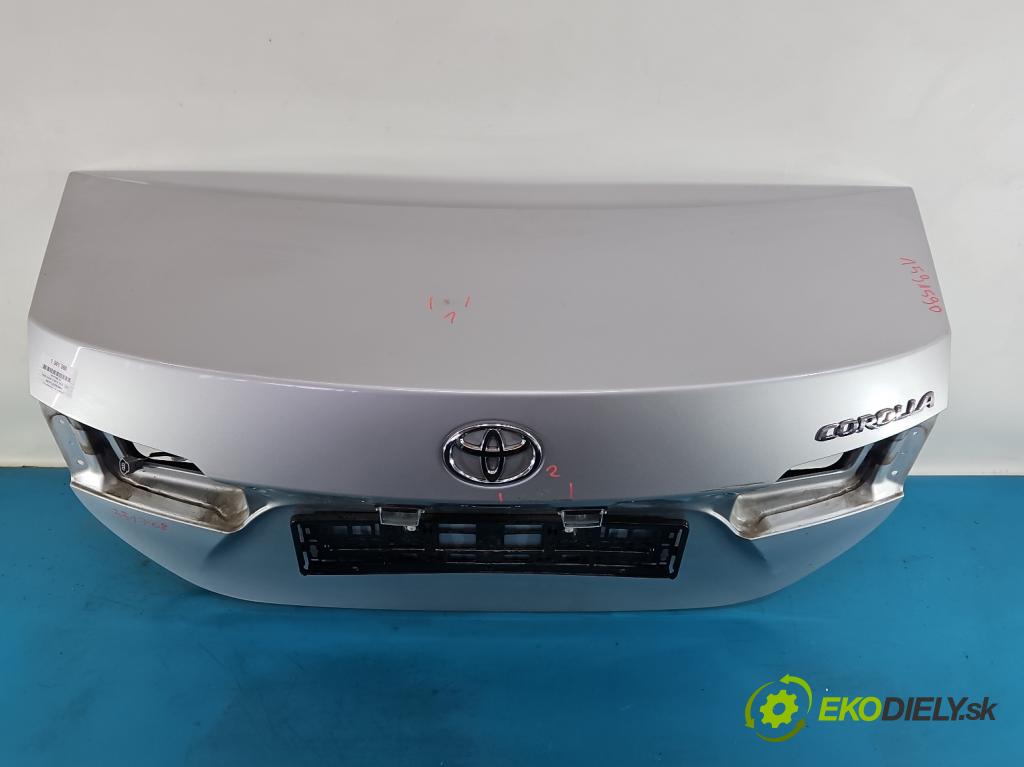 Toyota Corolla E16/E18  2013-2019 1.3 16V 99 HP manual 73 kW 1329 cm3 4- zadna kufor  (Kapota zadná (kufor))