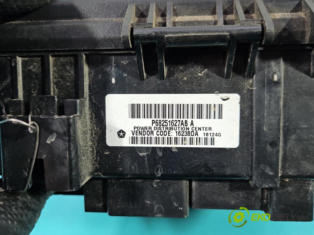 Jeep Grand Cherokee WK2 IV 2010-2021 3.0 CRD 250 HP automatic 184 kW 2987 cm3 5- skrinka poistka P68251627AB (Poistková skrinka)