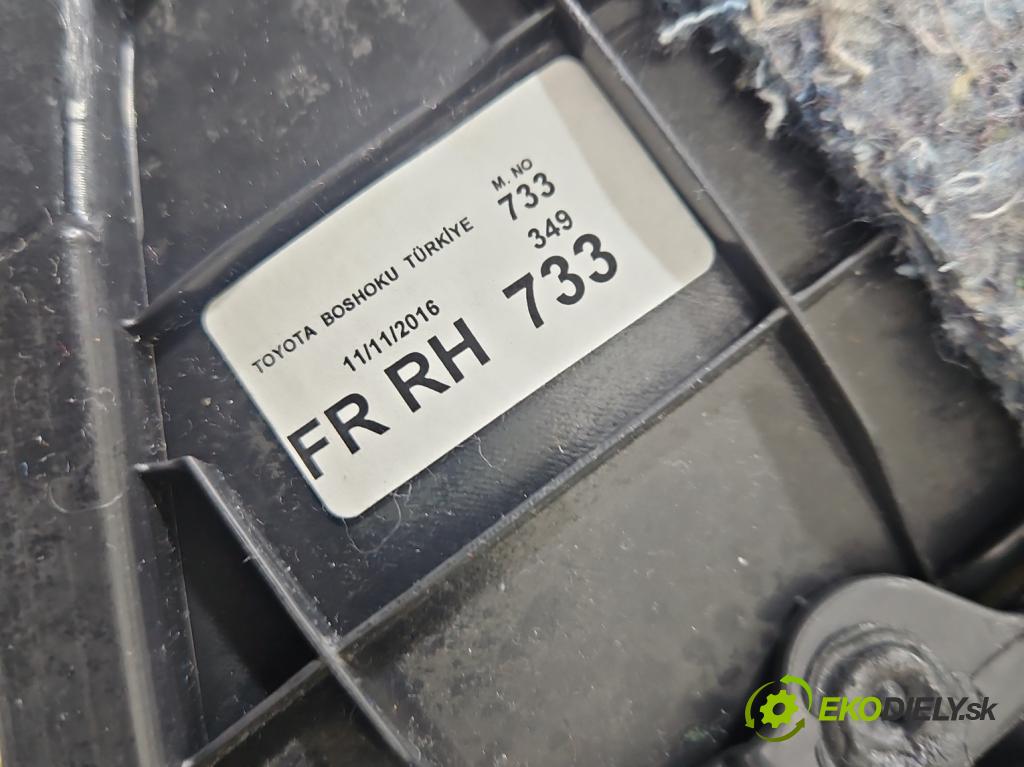 Toyota Corolla E16/E18  2013-2019 1.3 16V 99 HP manual 73 kW 1329 cm3 4- Čalounictví: dvere predné pravé