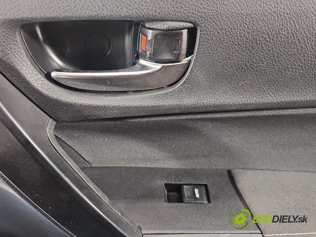Toyota Corolla E16/E18  2013-2019 1.3 16V 99 HP manual 73 kW 1329 cm3 4- Čalounictví: dvere predné pravé